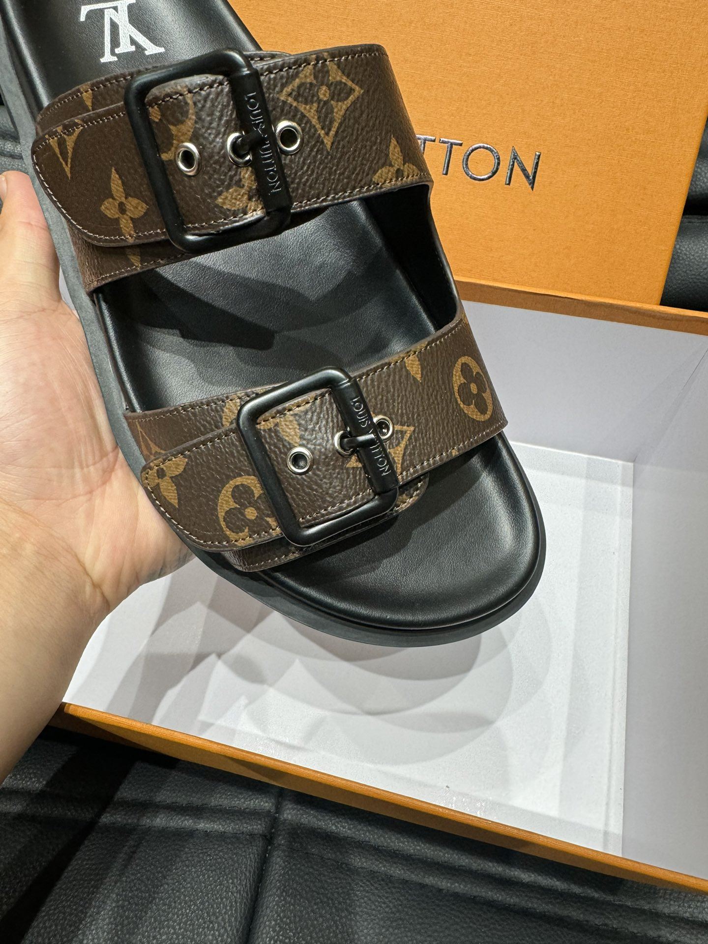 Louis Vuitton Slippers